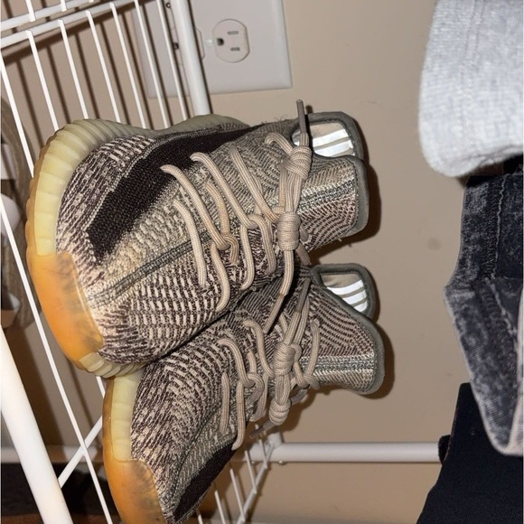 Adidas yeezy Sneakers - Picture 2 of 5